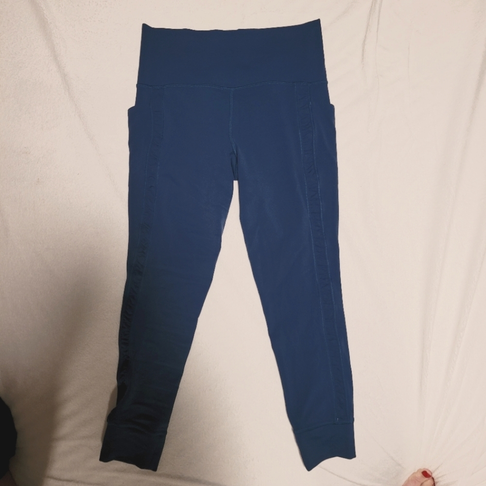 Athleta salutation stash pocket 7/8 legging ruch, size m, teal
